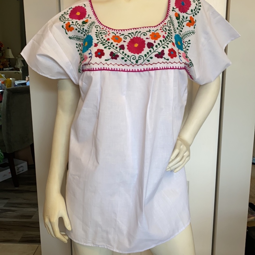 🇲🇽 NWT Traditional Mexican blouse. - Picture 2 of 16